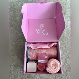 NWT Ouyulong gift box of goodies